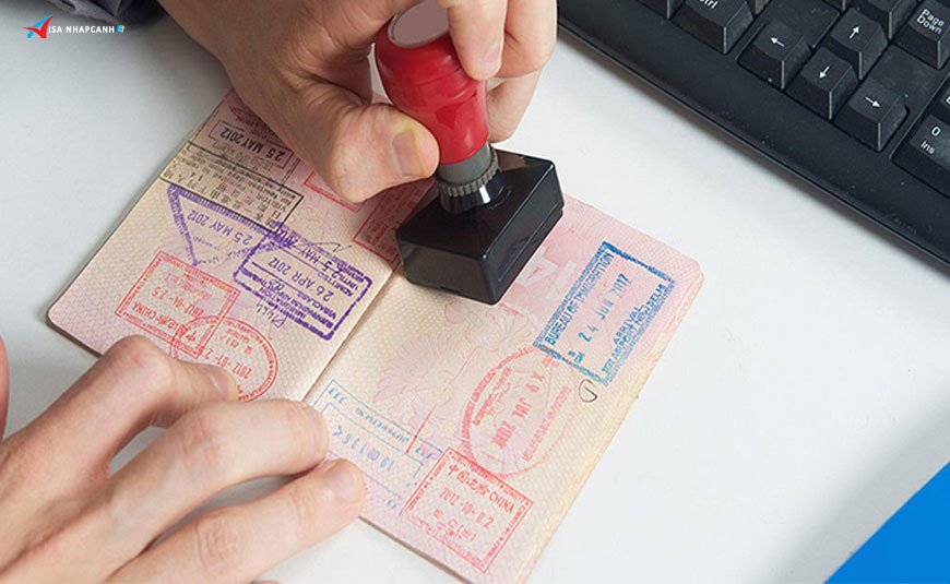 Muốn nhập cảnh vào Việt Nam, người nước ngoài cần điều kiện gì?