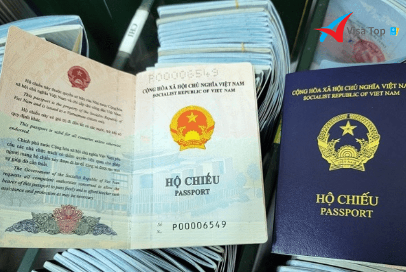 Xuất nhập cảnh Việt Nam như thế nào khi có cùng lúc 2 hộ chiếu khác nhau 1