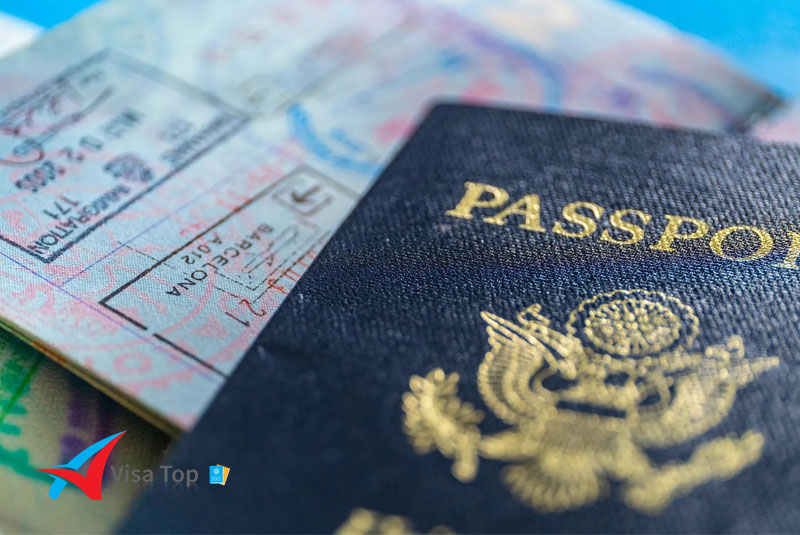 Giấy phép lao động và thẻ tạm trú còn hạn có sử dụng được khi đổi hộ chiếu không?