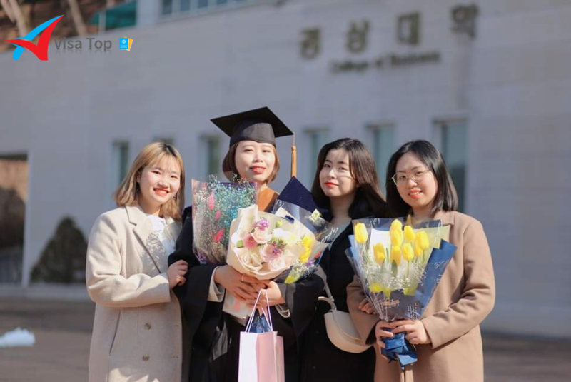 Sinh viên tốt nghiệp thạc sĩ tại Hàn Quốc