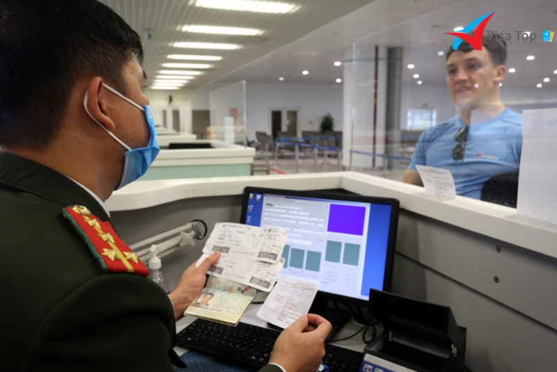 Đối tượng người nước ngoài nào được gia hạn visa Việt Nam