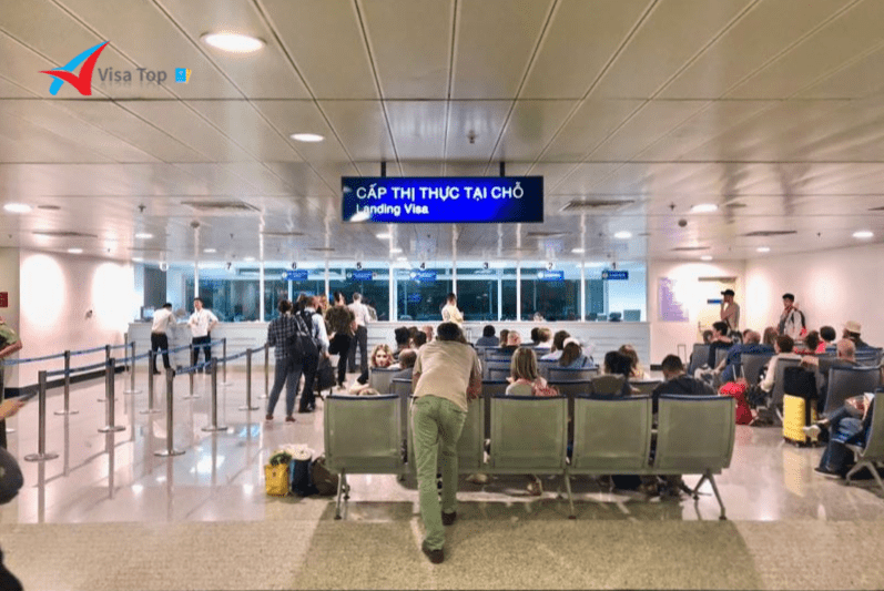 Thủ tục nhập cảnh tại sân bay cho người nước ngoài