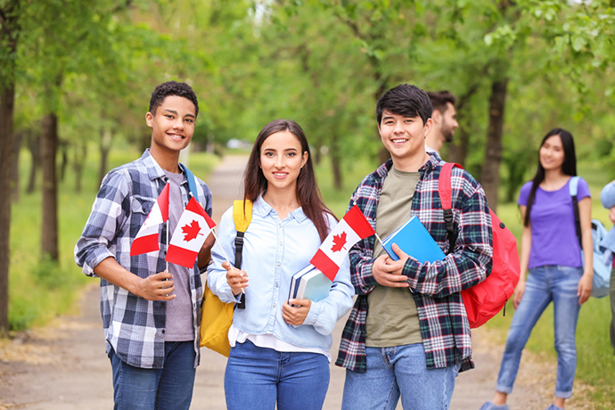 Canada diết chặt cấp visa du học từ năm 2024